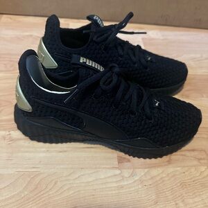 NIB Puma W Defy Varsity Win’s BLK-met gold size 7.5